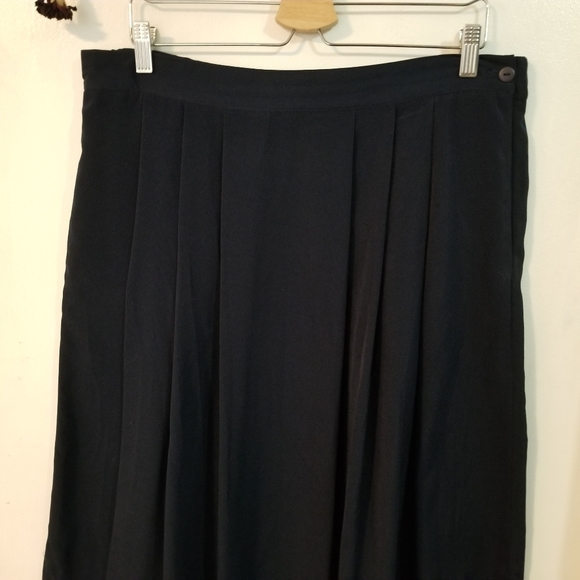 Vanessa Steven's Pleated Navy Midi Skirt - Picture 3 of 8
